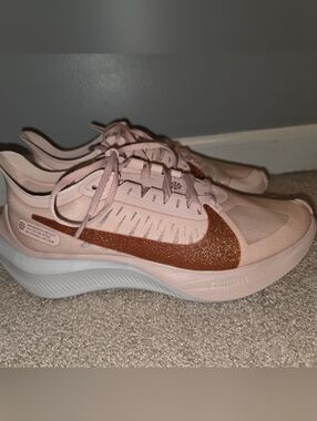 Nike Zoom Gravity Running Sneakers Echo Pink Metallic Bronze 8.5
